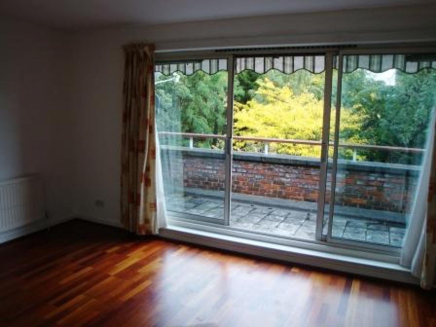 			5 Bedroom, 1 bath, 1 reception House			 Belsize Road, SWISS COTTAGE/SOUTH HAMPSTEAD